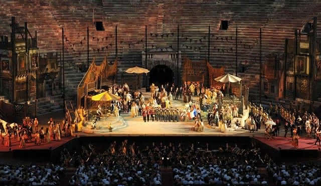 Carmen: Arena di Verona — 100. Jubiläum des Opernfestivals