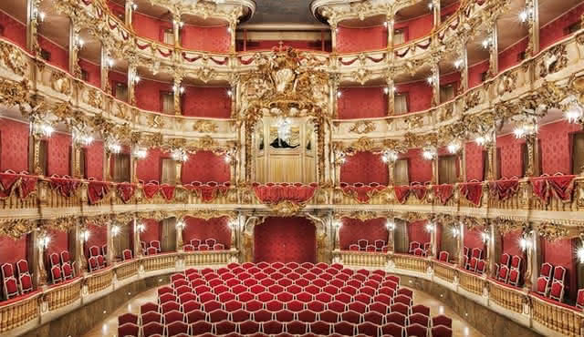Театр Кувилье в Мюнхене: праздничный концерт