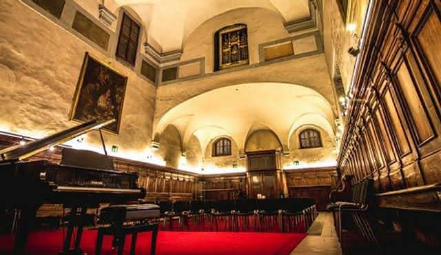 Opéra italien classique à l'église Santa Monaca