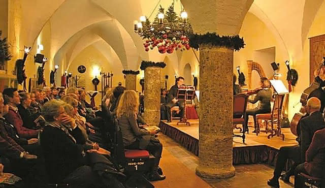 Amphibische Stadtrundfahrt, Abendessen auf der Burg Hohensalzburg & Best of Mozart Konzert