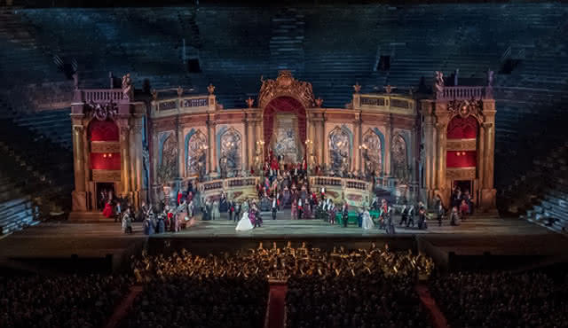La Traviata: Arena von Verona — 100. Jubiläum des Opernfestivals