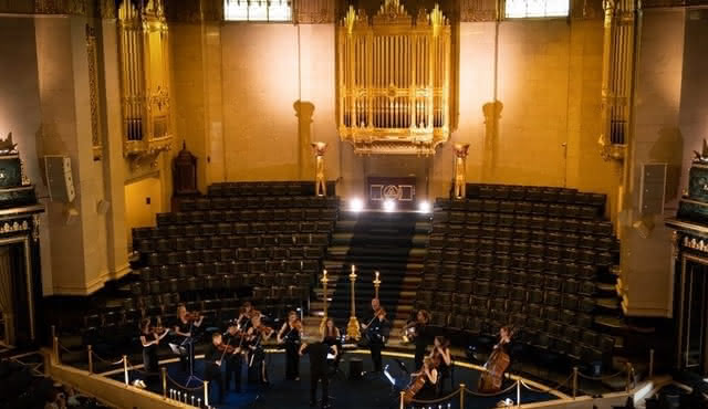 Vivaldis Vier Jahreszeiten bei Kerzenschein in der Freemasons' Hall
