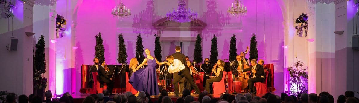 Schönbrunn Palace: Christmas Market and Concert