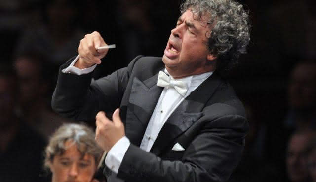 Bychkov leitet Glanert und Mendelssohn mit dem Concertgebouw‐Orchester