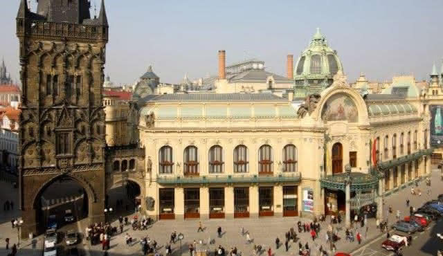 布拉格的市政厅。波普、贝多芬和德沃夏克
