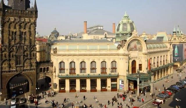 布拉格的市政厅。莫扎特、勃拉姆斯和德沃夏克