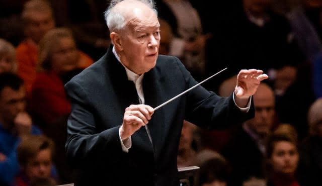 Edo de Waart conduz a Sinfonia de Strauss' Uma Sinfonia Alpina