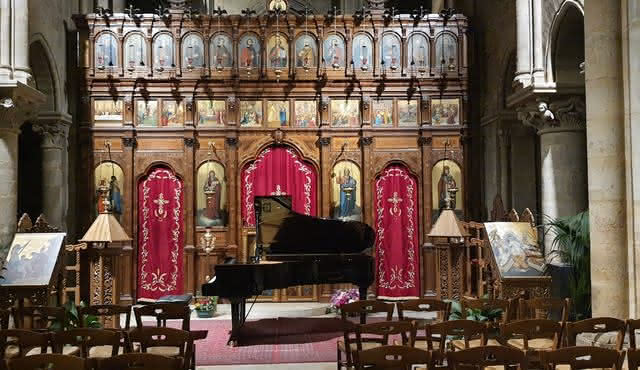 Obras famosas da música clássica na igreja de St. Julien Le Pauvre