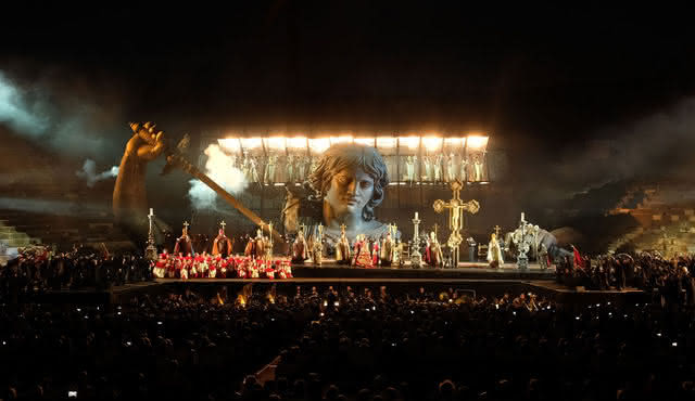 Offre spéciale: Tosca à l'Arena di Verona Opera Festival 2024