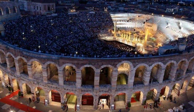 Offre spéciale de réservation anticipée : Carmina Burana à l'Arena di Verona Opera Festival 2024